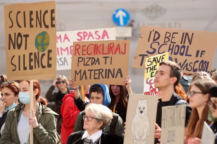 Učenici jo&scaron; jednom prosvjedovali protiv klimatskih promjena: 'Spasite Zemlju, to je jedini planet s čokoladom'