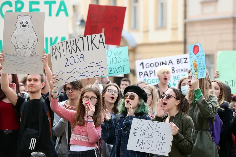 Učenici jo&scaron; jednom prosvjedovali protiv klimatskih promjena: 'Spasite Zemlju, to je jedini planet s čokoladom'