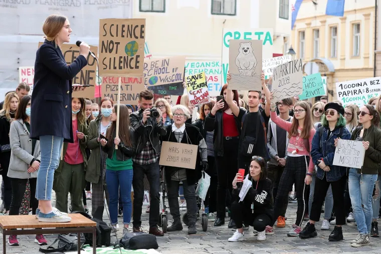 Učenici jo&scaron; jednom prosvjedovali protiv klimatskih promjena: 'Spasite Zemlju, to je jedini planet s čokoladom'