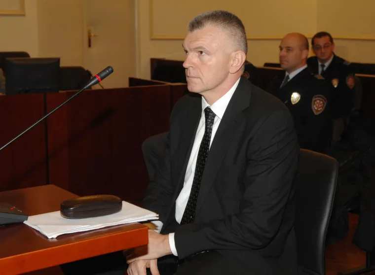 Hrvoje Petrač optužen je za otmicu sina Vladimira Zagorca 2004. i uhićen je 2006. u Grčkoj. U odsutnosti je bio osuđen na &scaron;est godina zatvora, a 2011. iza&scaron;ao je na slobodu. Za ne&scaron;to blažu kaznu od one koju je javnost očekivala može zahvaliti odvjetniku Anti Nobilu