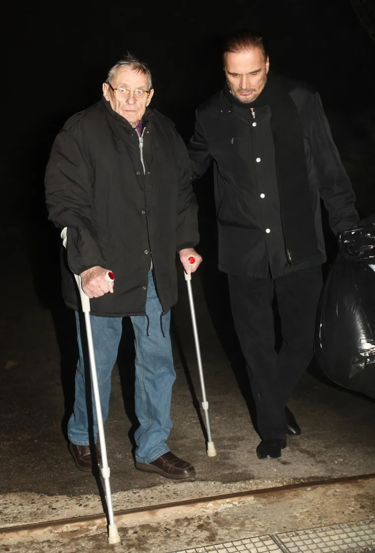 Josip Boljkovac uhićen je 2011. zbog ratnog zločina nad civilima u Dugoj Resi nakon Drugog svjetskog rata i odmah mu se na raspolaganje ponudio Anto Nobilo