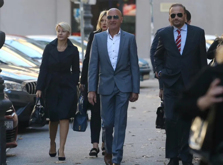 Suvlasnik CIOS-a Petar Pripuz osumnjičen je, uz jo&scaron; 12 osoba, za utaju poreza kroz svoju tvrtku CIOS, zbog čega je nanesena &scaron;teta od između 90 i stotinu milijuna kuna. Od 2017. zastupa ga Anto Nobilo