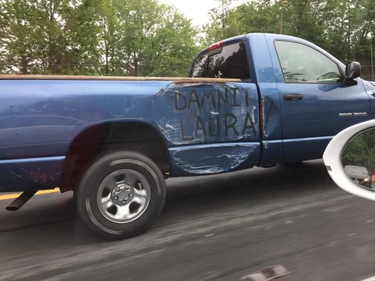 SLUPALI AUTO, A NISU IMALI LOVE ZA POPRAVAK: Što će jadni, odlučili sami pokrpati štetu pa napravili super fore