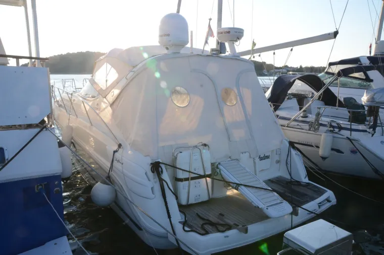 POGLEDAJTE BRODOVE KOJIMA SU SE KORISTILI POSRNULI &Scaron;EFOVI ULJANIKA: Sada stoje na vezu nedaleko Pule