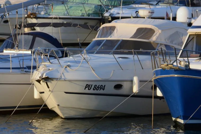 POGLEDAJTE BRODOVE KOJIMA SU SE KORISTILI POSRNULI &Scaron;EFOVI ULJANIKA: Sada stoje na vezu nedaleko Pule