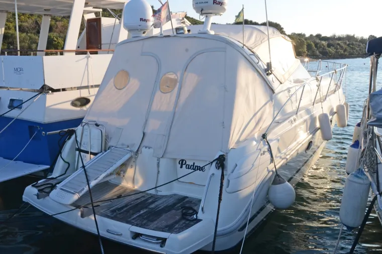 POGLEDAJTE BRODOVE KOJIMA SU SE KORISTILI POSRNULI &Scaron;EFOVI ULJANIKA: Sada stoje na vezu nedaleko Pule