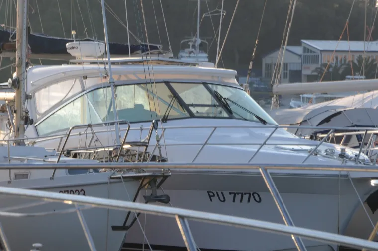 POGLEDAJTE BRODOVE KOJIMA SU SE KORISTILI POSRNULI &Scaron;EFOVI ULJANIKA: Sada stoje na vezu nedaleko Pule