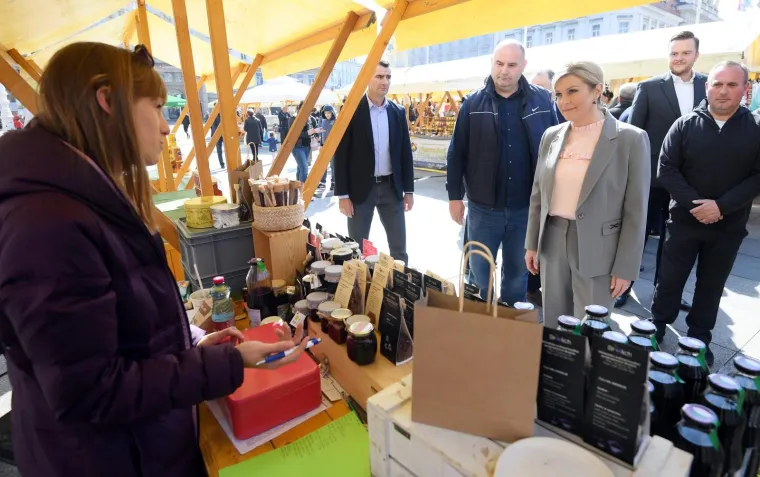 Predsjednica blistala na sajmu Hrvatskih otočnih proizvoda