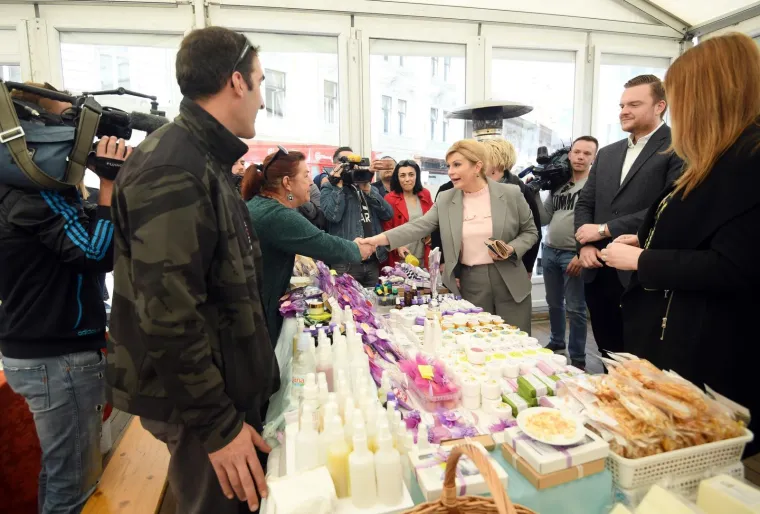 Predsjednica blistala na sajmu Hrvatskih otočnih proizvoda