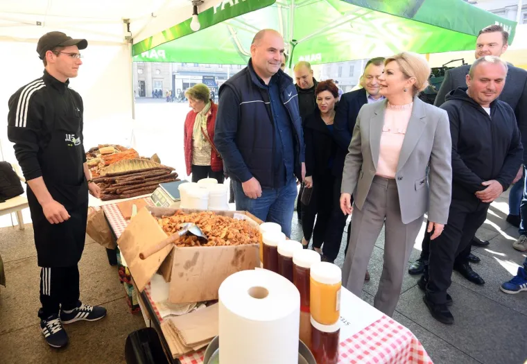 Predsjednica blistala na sajmu Hrvatskih otočnih proizvoda