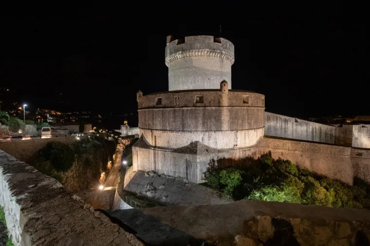 Najmanje 85 hrvatskih gradova utonulo u mrak: 'Gašenjem svjetla izrazili su brigu za budućnost Zemlje'