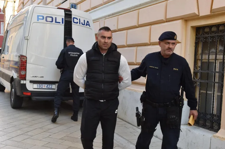 Daruvarac izveden pred suca istrage: 'Nisam kriv, smještaju mi'