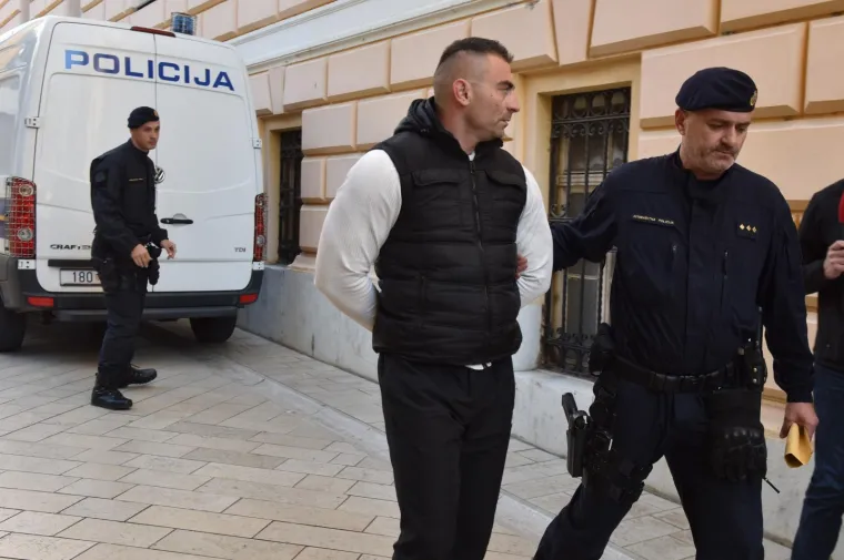 Daruvarac izveden pred suca istrage: 'Nisam kriv, smje&scaron;taju mi'