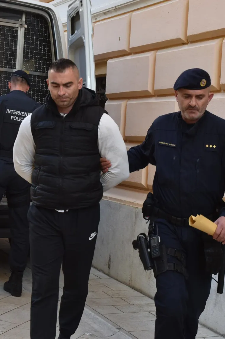 Daruvarac izveden pred suca istrage: 'Nisam kriv, smje&scaron;taju mi'