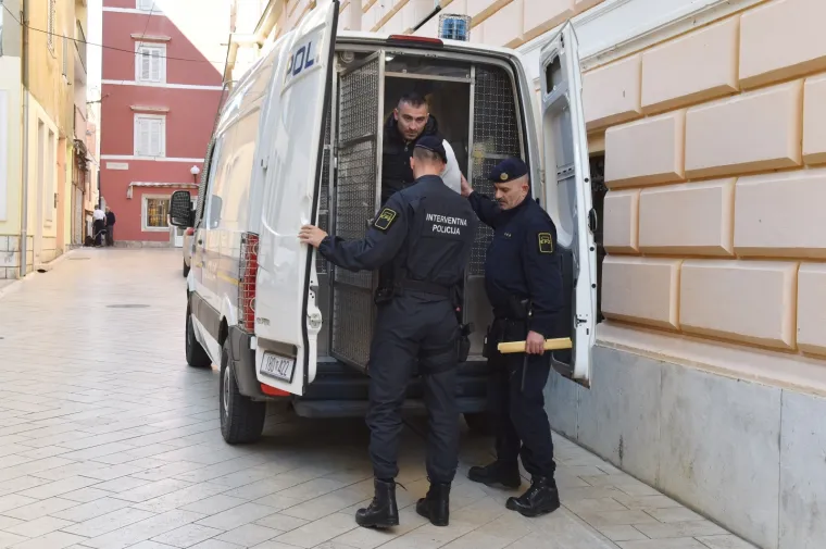 Daruvarac izveden pred suca istrage: 'Nisam kriv, smje&scaron;taju mi'