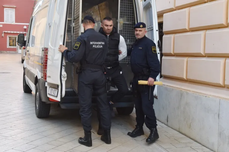 Daruvarac izveden pred suca istrage: 'Nisam kriv, smje&scaron;taju mi'