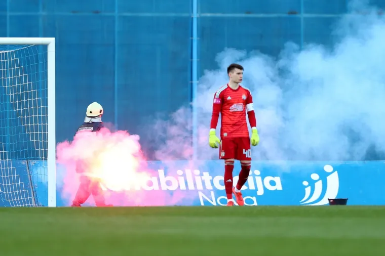 Vikend na tribinama. BBB se prisjetili pokojnih Ćustića i Despića, Torcida skupljala priloge za Milu, nisu izostale velike bakljade