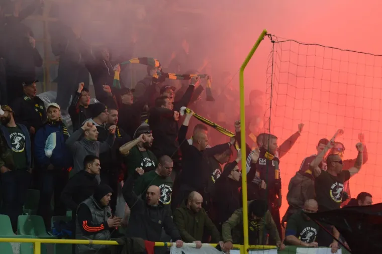 Vikend na tribinama. BBB se prisjetili pokojnih Ćustića i Despića, Torcida skupljala priloge za Milu, nisu izostale velike bakljade