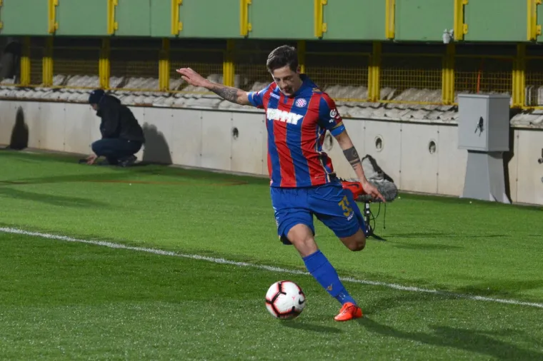 Vikend na tribinama. BBB se prisjetili pokojnih Ćustića i Despića, Torcida skupljala priloge za Milu, nisu izostale velike bakljade