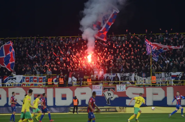 Vikend na tribinama. BBB se prisjetili pokojnih Ćustića i Despića, Torcida skupljala priloge za Milu, nisu izostale velike bakljade