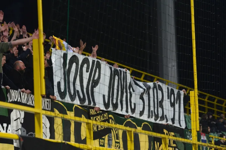 Vikend na tribinama. BBB se prisjetili pokojnih Ćustića i Despića, Torcida skupljala priloge za Milu, nisu izostale velike bakljade