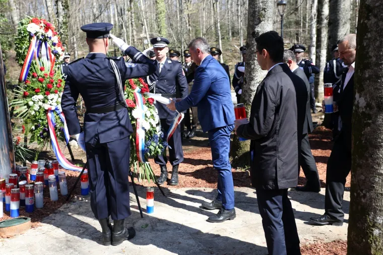 POLITIČKI VRH STIGAO NA PLITVICE: Evo tko je sve bio na obilježavanju 28. obljetnice akcije Plitvice i pogibije 1. hrvatskog redarstvenika