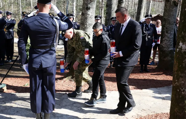POLITIČKI VRH STIGAO NA PLITVICE: Evo tko je sve bio na obilježavanju 28. obljetnice akcije Plitvice i pogibije 1. hrvatskog redarstvenika