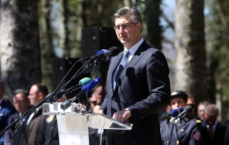 POLITIČKI VRH STIGAO NA PLITVICE: Evo tko je sve bio na obilježavanju 28. obljetnice akcije Plitvice i pogibije 1. hrvatskog redarstvenika