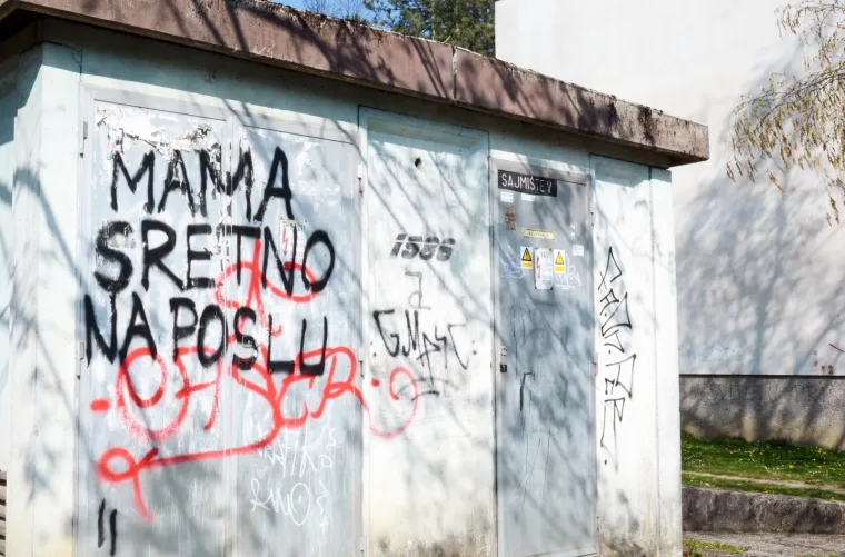Majka je sigurno presretna! Pogledajte što joj je dijete poručilo grafitom