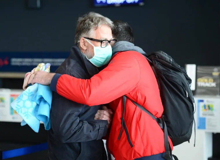 Dočekali je velikim pljeskom: Mila krenula na eksperimentalno liječenje