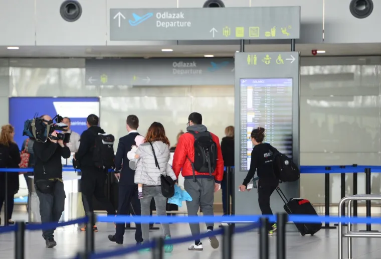 Dočekali je velikim pljeskom: Mila krenula na eksperimentalno liječenje