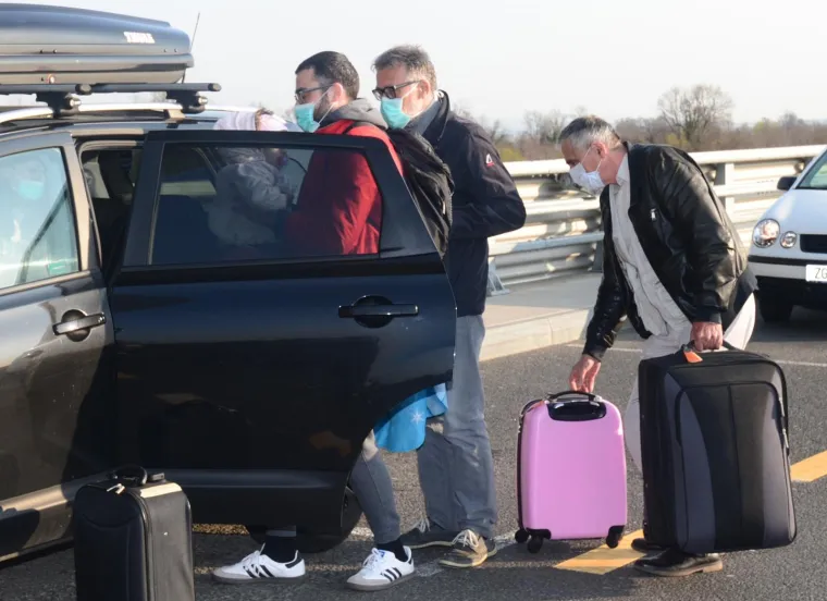 Dočekali je velikim pljeskom: Mila krenula na eksperimentalno liječenje