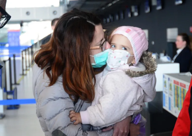 PUTNICI IH ISPRATILI PLJESKOM: Malena Mila i roditelji odletjeli u Philadelphiju