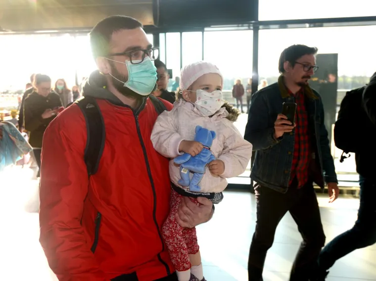 PUTNICI IH ISPRATILI PLJESKOM: Malena Mila i roditelji odletjeli u Philadelphiju