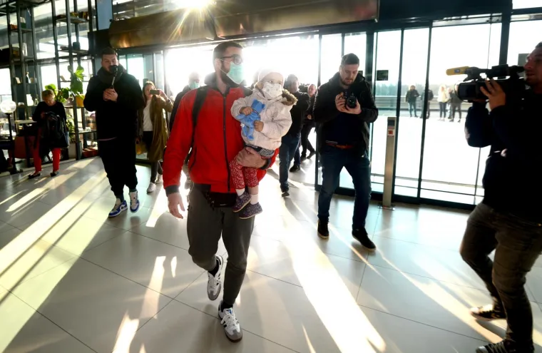 PUTNICI IH ISPRATILI PLJESKOM: Malena Mila i roditelji odletjeli u Philadelphiju