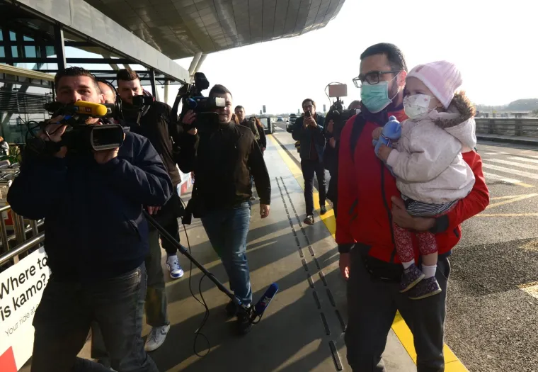 PUTNICI IH ISPRATILI PLJESKOM: Malena Mila i roditelji odletjeli u Philadelphiju