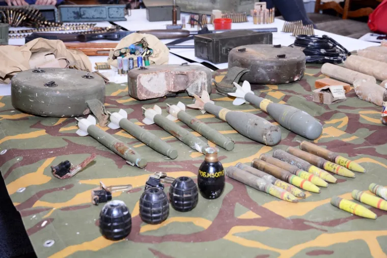 Policija oduzela gomilu nelagalnog oružja kod Siska