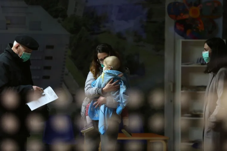 MALENA, SRETNO I VRATI NAM SE ZDRAVA! Mila Rončević u pratnji roditelja odlazi na liječenje u Philadelphiju