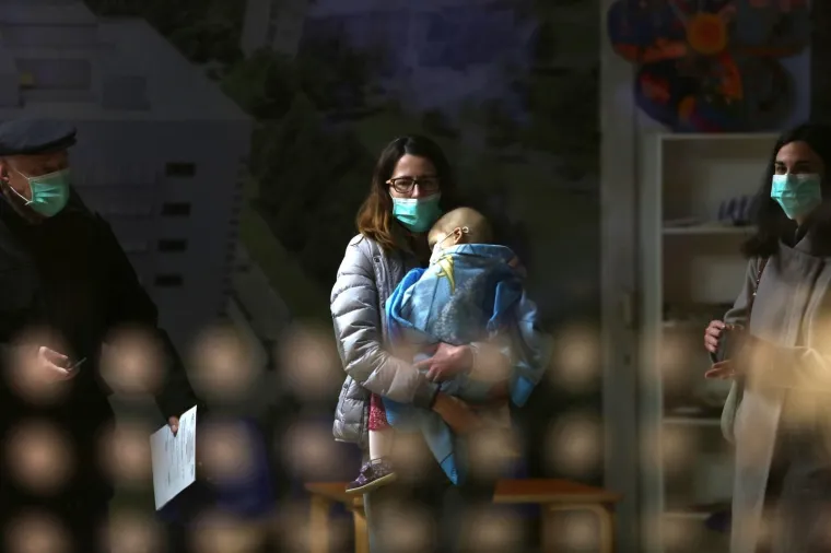 MALENA, SRETNO I VRATI NAM SE ZDRAVA! Mila Rončević u pratnji roditelja odlazi na liječenje u Philadelphiju