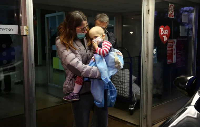 MALENA, SRETNO I VRATI NAM SE ZDRAVA! Mila Rončević u pratnji roditelja odlazi na liječenje u Philadelphiju