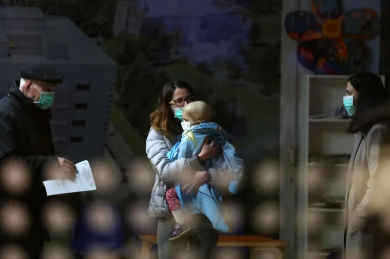 MALENA, SRETNO I VRATI NAM SE ZDRAVA! Mila Rončević u pratnji roditelja odlazi na liječenje u Philadelphiju