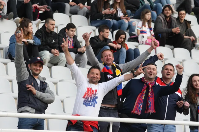 OSJETITE DA&Scaron;AK ATMOSFERE S POLJUDA: Najveći derbi hrvatskog nogometa u fotografijama