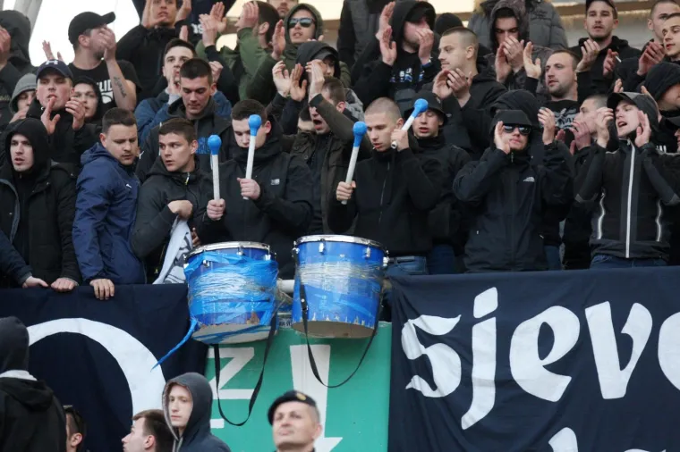 OSJETITE DA&Scaron;AK ATMOSFERE S POLJUDA: Najveći derbi hrvatskog nogometa u fotografijama