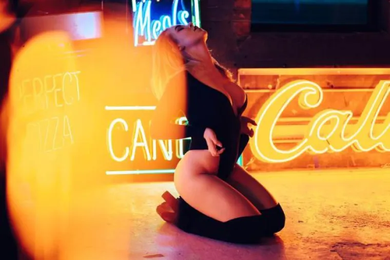 ODJEĆA IM JE OSKUDNIJA OD HRVATSKE MIROVINE: I one natežu kako bi se pokrile, ali ne ide...