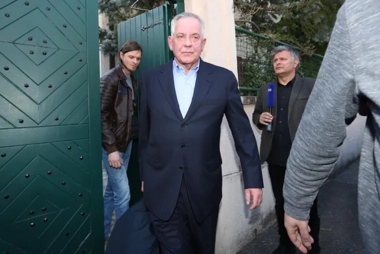 Ivo Sanader osuđen na zatvor! Poručio je kako je sve ovo obična predstava pa sjeo u auto i krenuo prema Remetincu