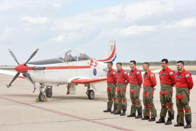 Ostavljaju bez daha: Krila oluje i talijanski 'Frecce Tricolori' letjeli iznad Zadra
