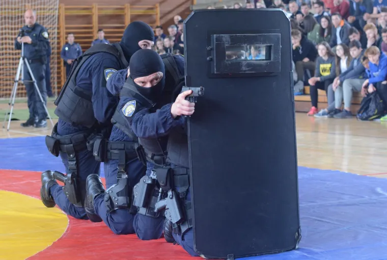 Razmišljate o policijskoj profesiji? MUP traži 750 mladih policajaca, evo kako to izgleda!