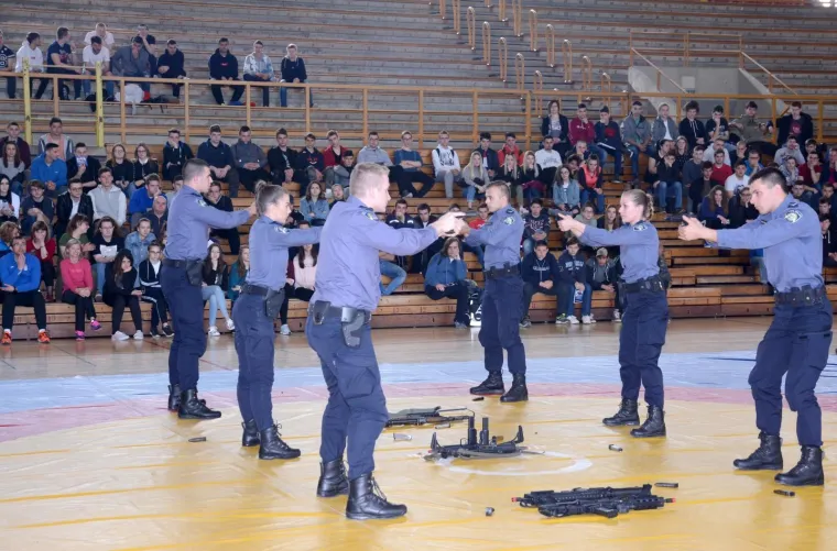 Razmišljate o policijskoj profesiji? MUP traži 750 mladih policajaca, evo kako to izgleda!