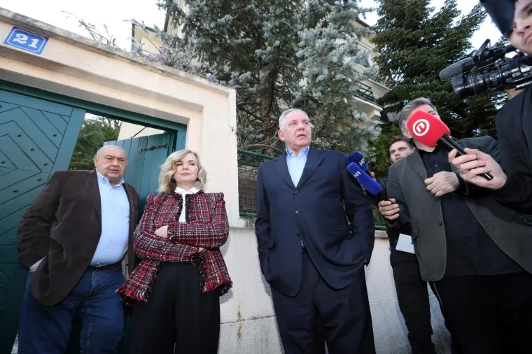 Sanader pred odlazak u zatvor: 'Ovo je predstava i politički montirani proces'