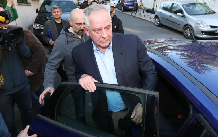 FOTOGALERIJA: Ivo Sanader u pratnji policije odlazi u zatvor Remetinec